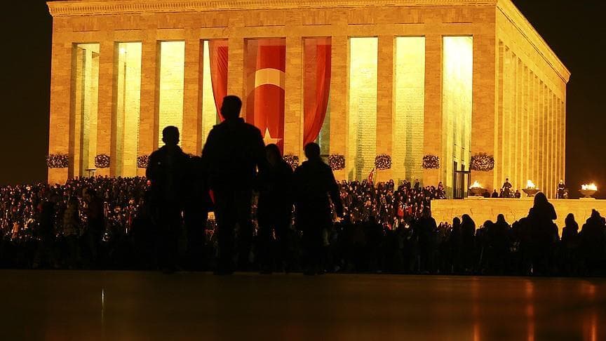 Turkiyaliklar Mustafo Kamol Otaturkni xotirlashdi - fotolar