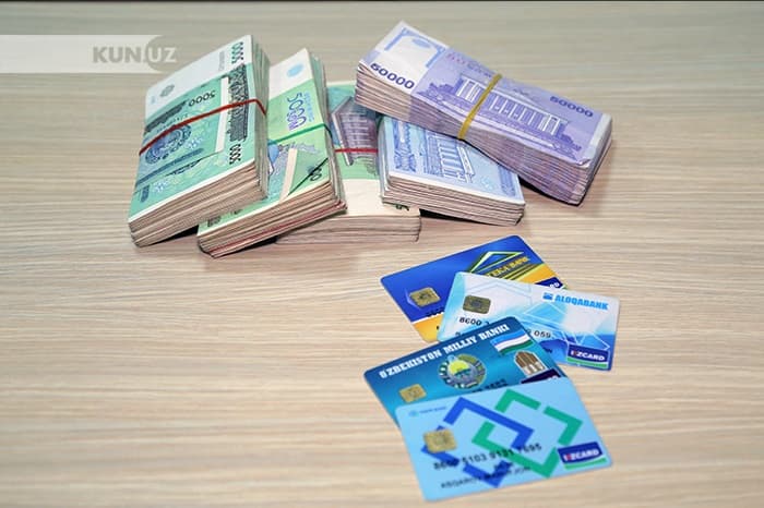 Налоговикам дали право списывать долги с пластиковых карт