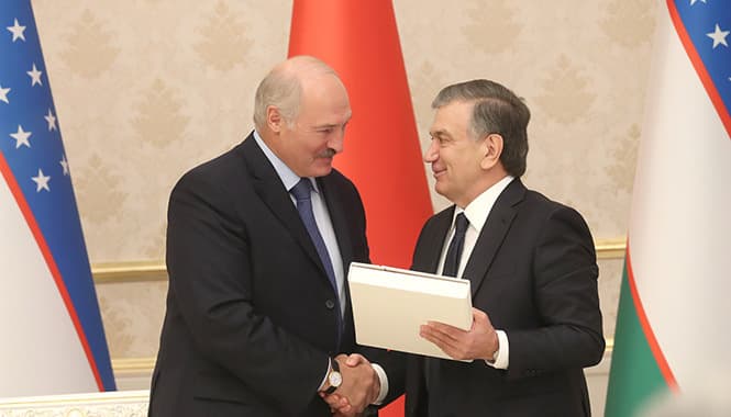 Mirziyoyev Lukashenkoga sovg‘a berdi