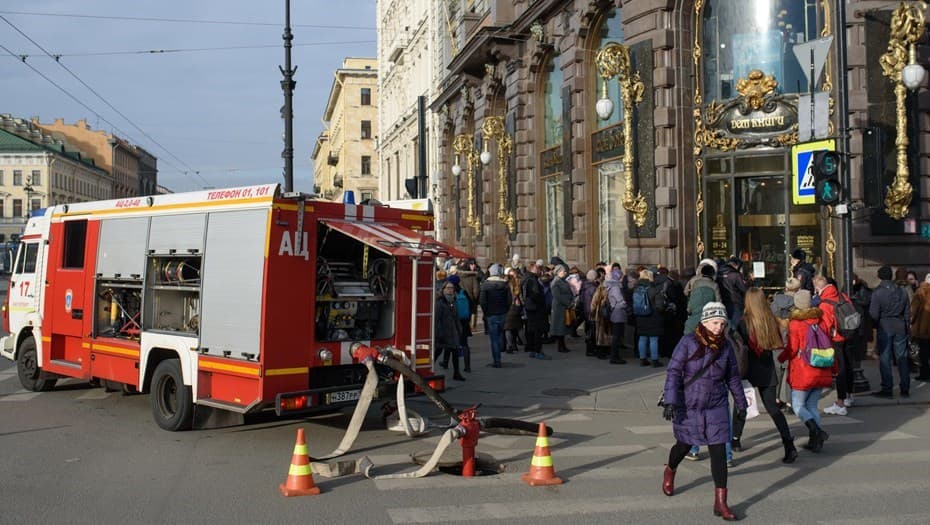 Peterburgda mina haqidagi xabarlar tufayli bir sutkada 90 mingga yaqin kishi evakuatsiya qilindi