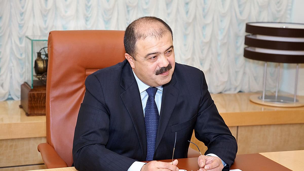 OAV: milliarder Iskandar Mahmudov Fransiyadagi manfaatlarini himoya qilish uchun Makronning safdoshiga 300 ming yevro to‘lagan