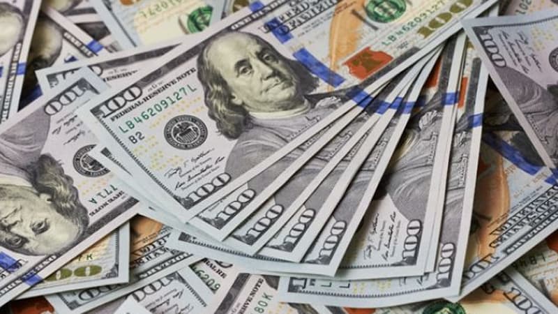 Курс доллара и евро продолжает расти