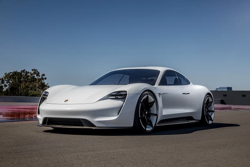 Porsche ўзининг илк электрокарини тақдим қилди