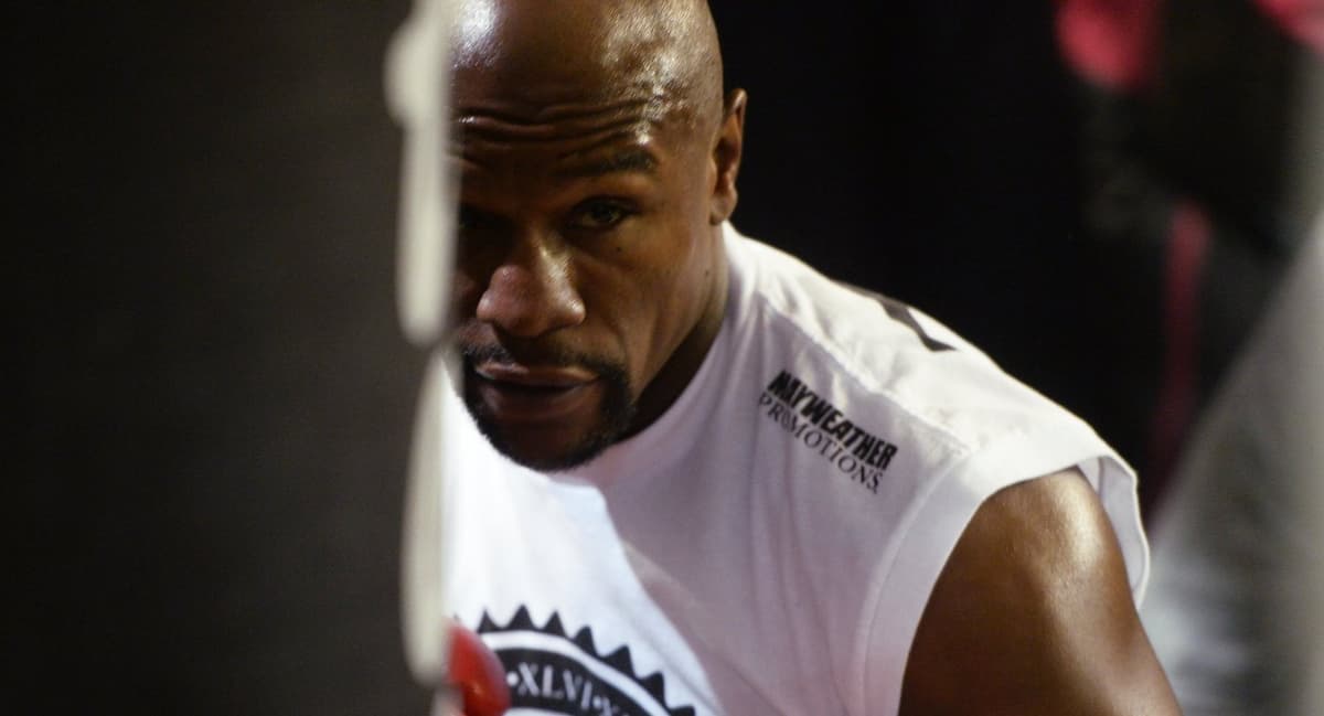 Floyd Meyvezerning korteji o‘qqa tutildi