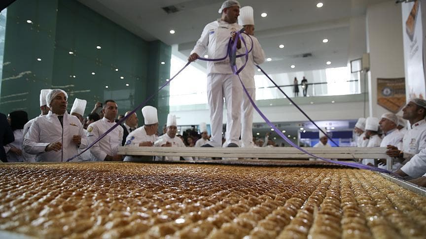Anqarada dunyodagi eng katta pahlava tayyorlandi