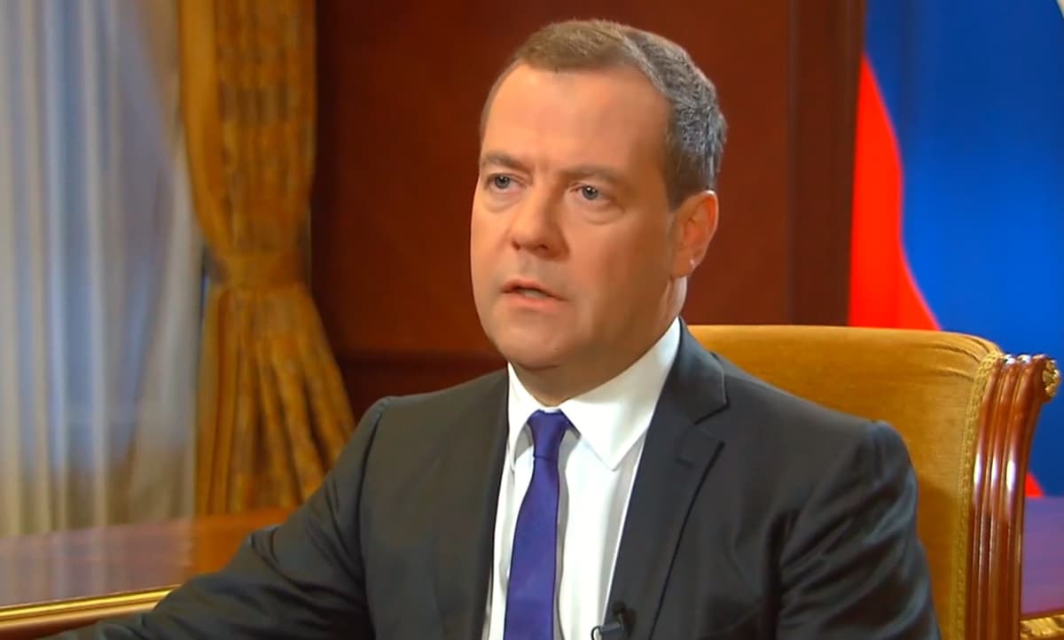 Medvedev Rossiya AQSh bilan qanday shartda hamkorlik qilishini aytdi