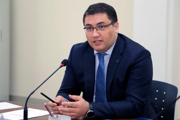 Adliya vaziri: «Ilgari do‘ppi yoki yaktak kiyib yurgan odamlarning javobgarlikka tortilish holatlari bo‘lgan»