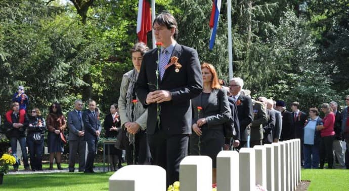 Gollandiyada fashistlar tomonidan otib tashlangan o‘zbek askarlari xotirasi yodga olindi