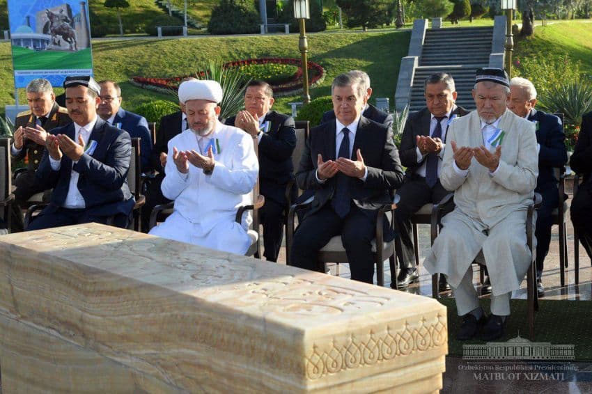 Shavkat Mirziyoyev Shahidlar xotirasi xiyobonidagi xotirlash marosimida ishtirok etdi
