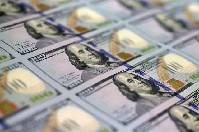 Markaziy bank so‘m kursini ushlab turish uchun yarim yil ichida 900 mln dollar yo‘naltirdi