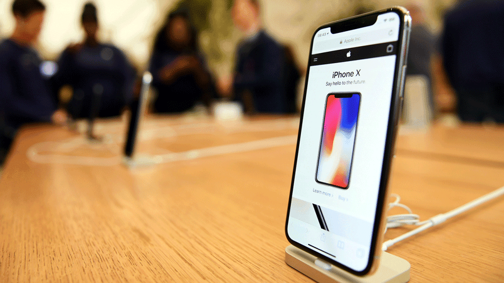 iPhone X экранлари куйиб кетаётгани маълум қилинди