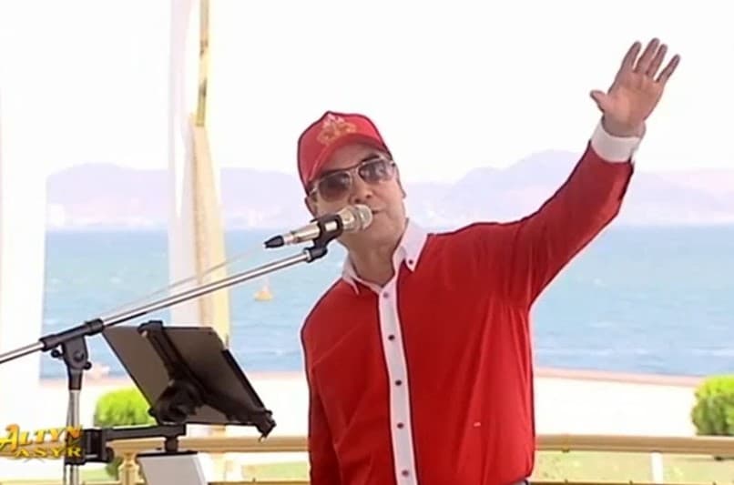 Video: Turkmaniston prezidenti nabirasi bilan rep kuyladi