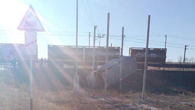 Пять узбекистанцев погибли в результате столкновения поезда и автобуса в Саратовской области