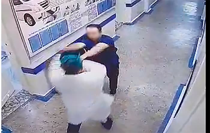 Andijonda vrachga qo‘l ko‘tarishdi. Tibbiyot xodimlarini huquqiy himoya qilish haqida qonun dolzarb(mi!?)