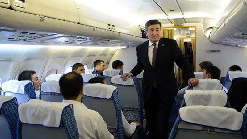 Jeenbekov oddiy reysda uchdi. Yana qaysi davlat rahbarlari yo‘lovchilar hamrohligida parvoz qilgan?