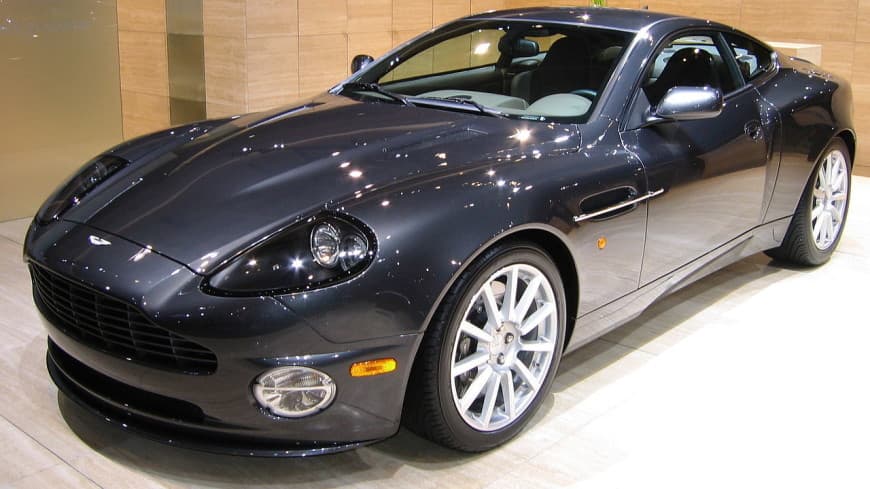 Jyeyms Bondning Aston Martin mashinasi deyarli yarim million dollarga sotildi