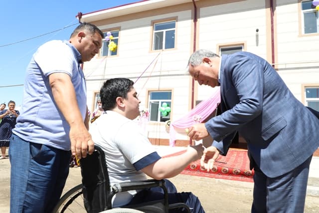 Xorazm viloyatida nogironligi bo‘lgan kishilarga bepul uylar berildi