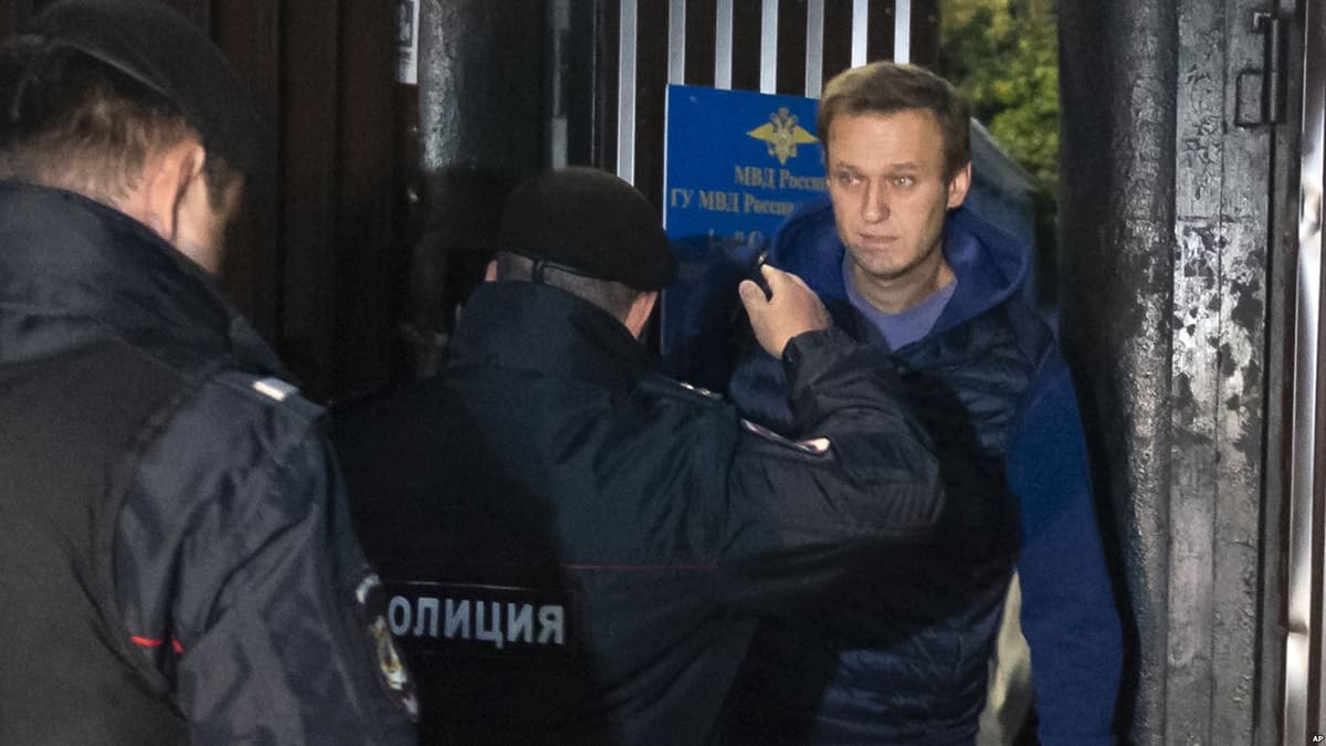 Aleksey Navalniy yana qo‘lga olindi. U atigi besh soniya ozodlikda bo‘ldi
