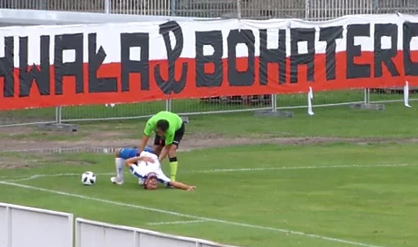 Video: Hakam o‘yin vaqtida futbolchining hayotini saqlab qoldi