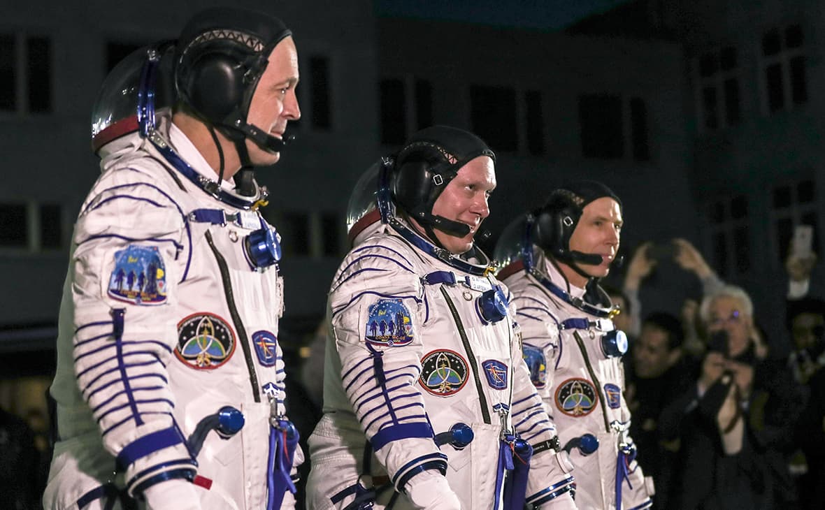 Kosmonavt va astronavtlar fazoga ko‘tarilmoqda