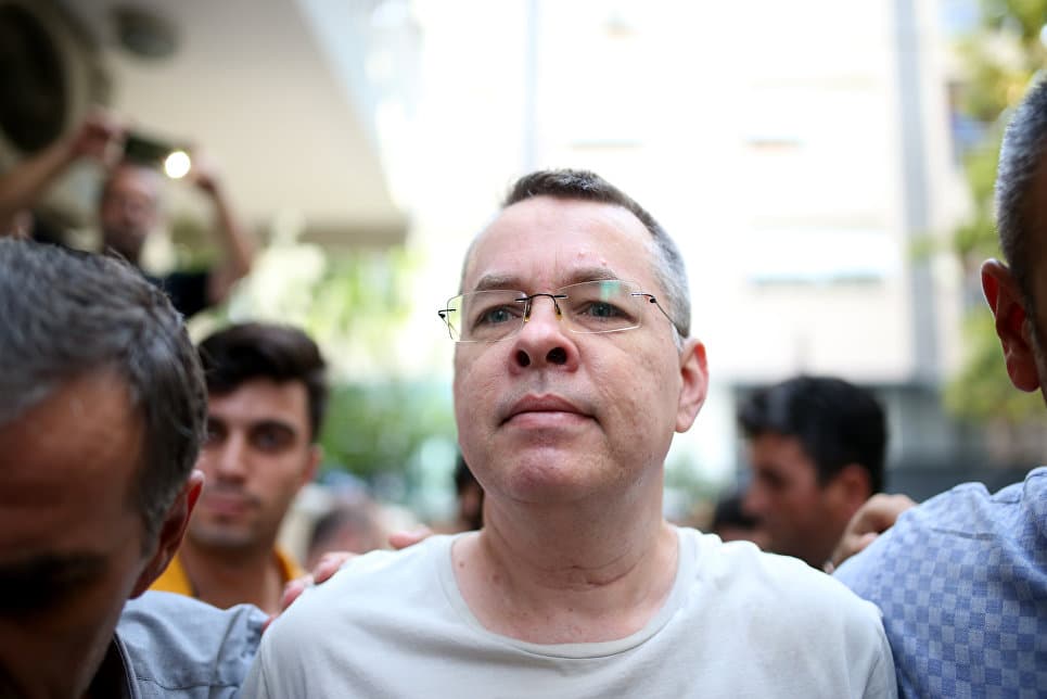 Turkiya sudi amerikalik pastor Bransonni ozod qildi