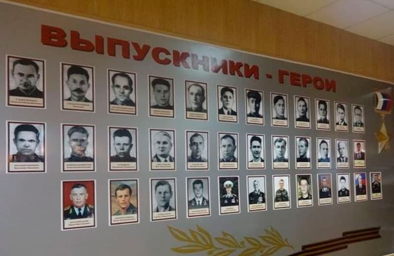 Чепига яшаган ГРУ ётоқхонасида ходимларнинг фарзандлари махфийлаштирилган. Бунинг учун улар 100 ёшга «қаритиб қўйилган»