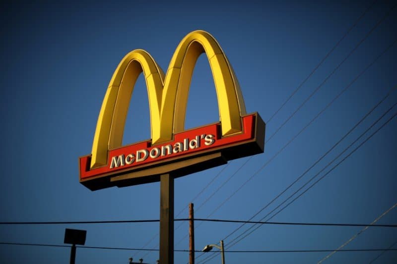 McDonald's ayollar bayrami munosabati bilan ilk bor logotipini o‘zgartirdi