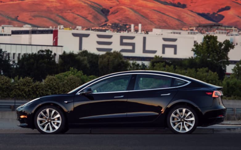 Tesla Model 3 avtopiloti sinovlarda eng yaxshi natijani qayd etdi