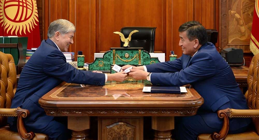 Intriga intrigaligicha qolmoqda: Jeenbekov Atamboyev bilan uchrashadimi?
