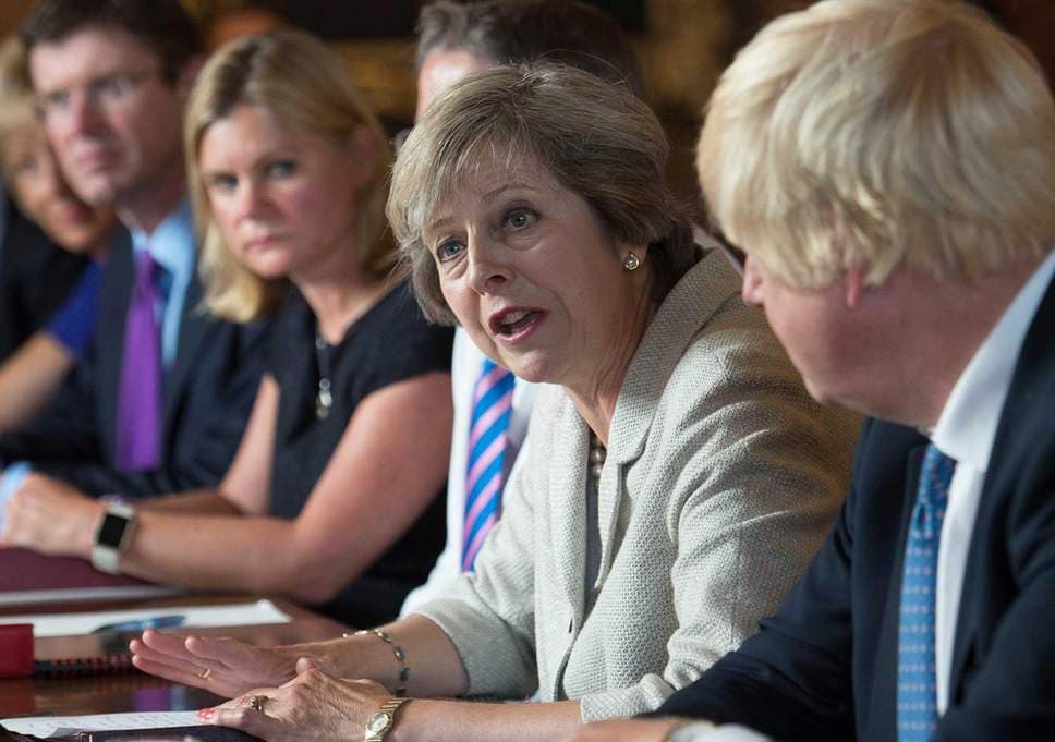 Tereza Mey vazirlarni iste'foga chiqarish bilan tahdid qildi