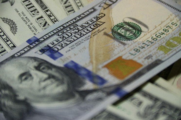 Dollarning rasmiy kursi 8300 so‘mga yaqinlashmoqda