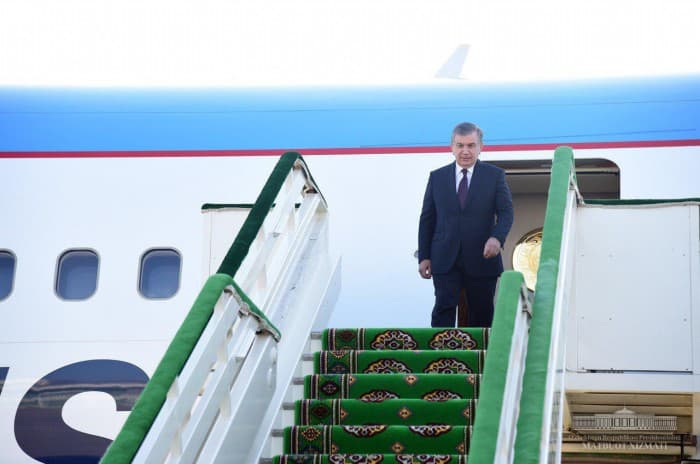 Shavkat Mirziyoyev Turkmanboshiga yetib bordi