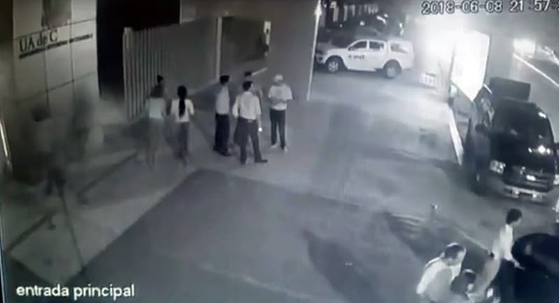 Meksikalik siyosatchi suratga tushayotgan vaqtda otib ketildi (video)