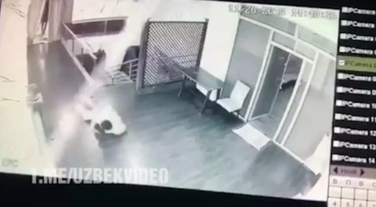 Опубликованы кадры атаки на офис Мурада Хантураева, боец принял агрессоров за спецназ