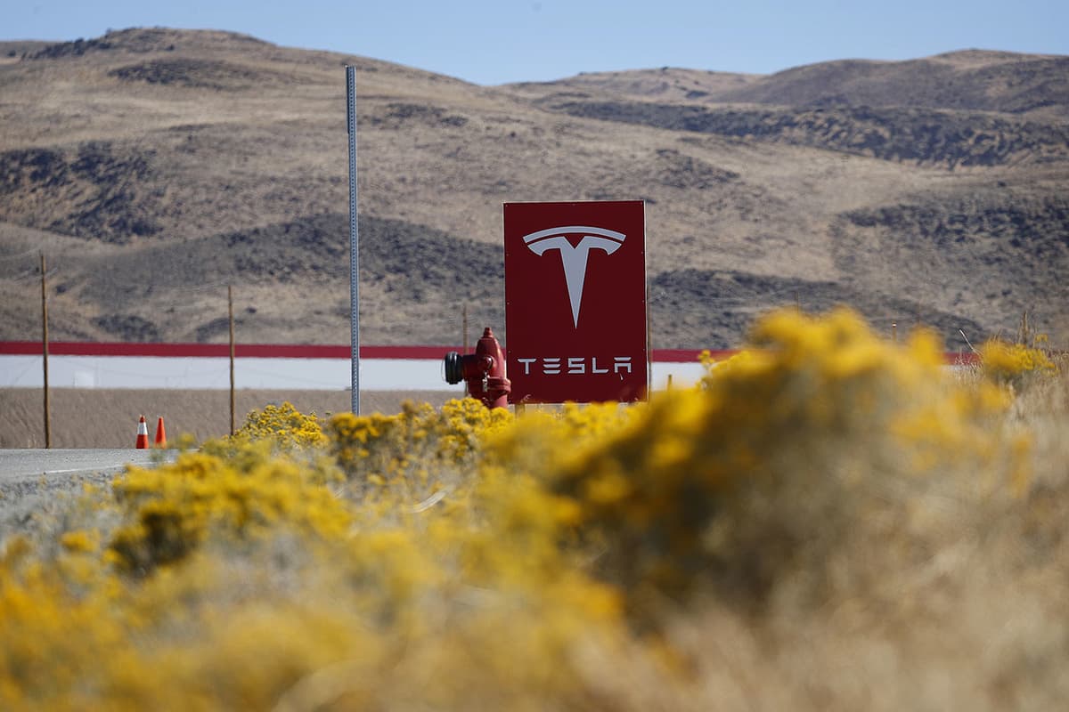 Tesla minglab xodimlarini ishdan bo‘shatadi
