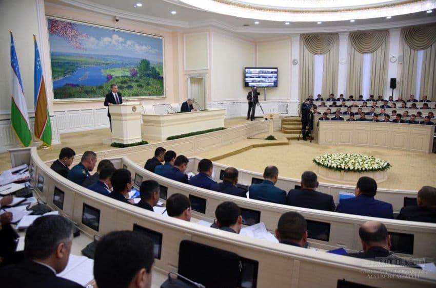Mirziyoyev Nukusda uchrashuv o‘tkazdi. Ko‘proq ish o‘rinlari yaratish bo‘yicha topshiriq berildi