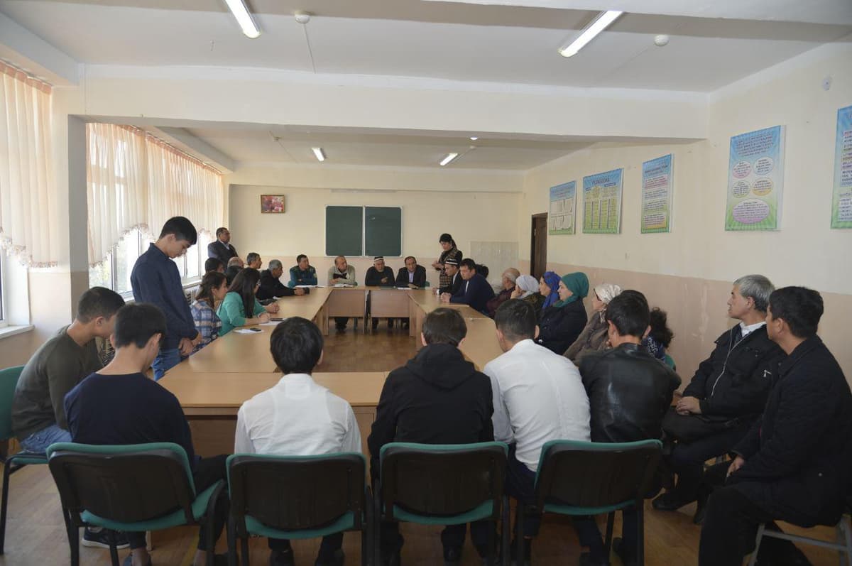 В Ташкенте ученики старших классов избили преподавателя истории