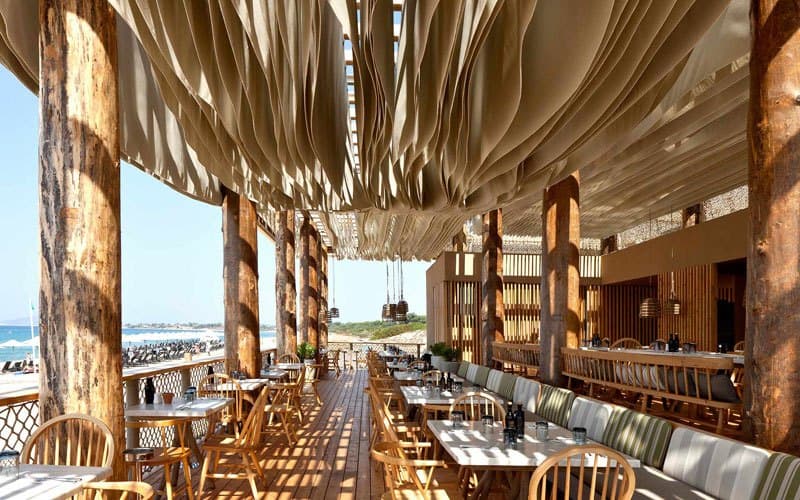 Gretsiyadagi restoranlardan biridagi antiqa shift internet ahlini rom etdi