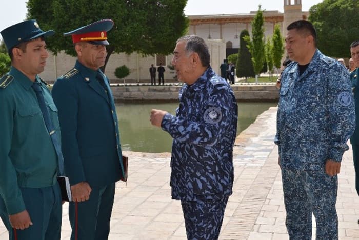 General-polkovnik Zokirjon Almatov Buxoro va Navoiy viloyatlariga bordi