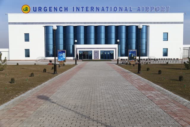 Issiq havo «Urganch» aeroporti vaqtincha yopilishiga sabab bo‘ldi
