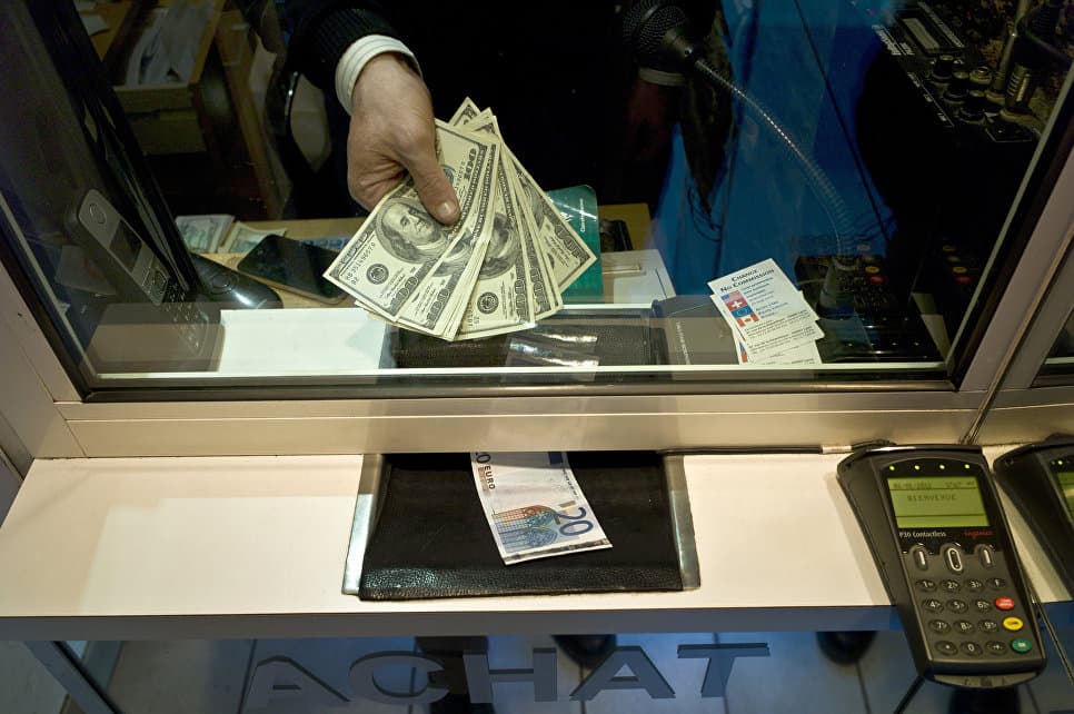 Yevrokomissiya dollar o‘rniga yevrodan faolroq foydalanishga chaqirdi