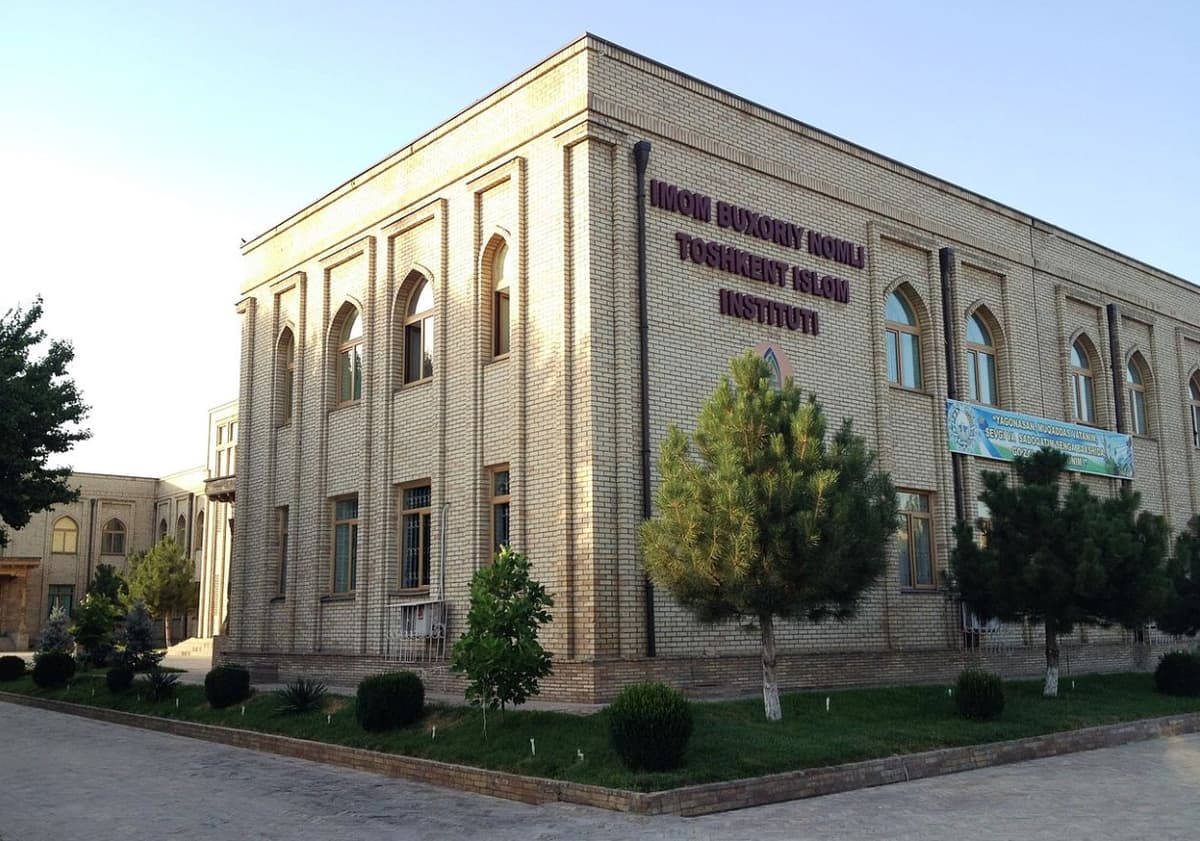 Qoriya talaba qiz Qur'oni karimni bir o‘tirishda to‘liq yoddan o‘qib berdi