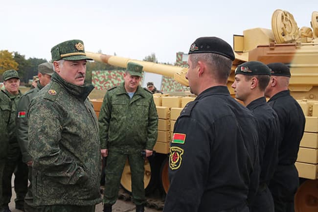 Lukashenko Belarusda «erkaklar qolmayotganidan» tashvish bildirdi
