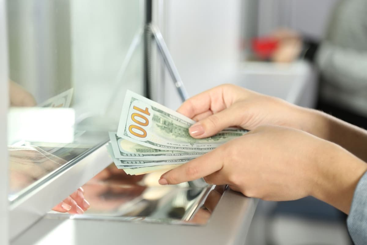 Markaziy bank yil boshidan beri qancha valyuta sotdi?
