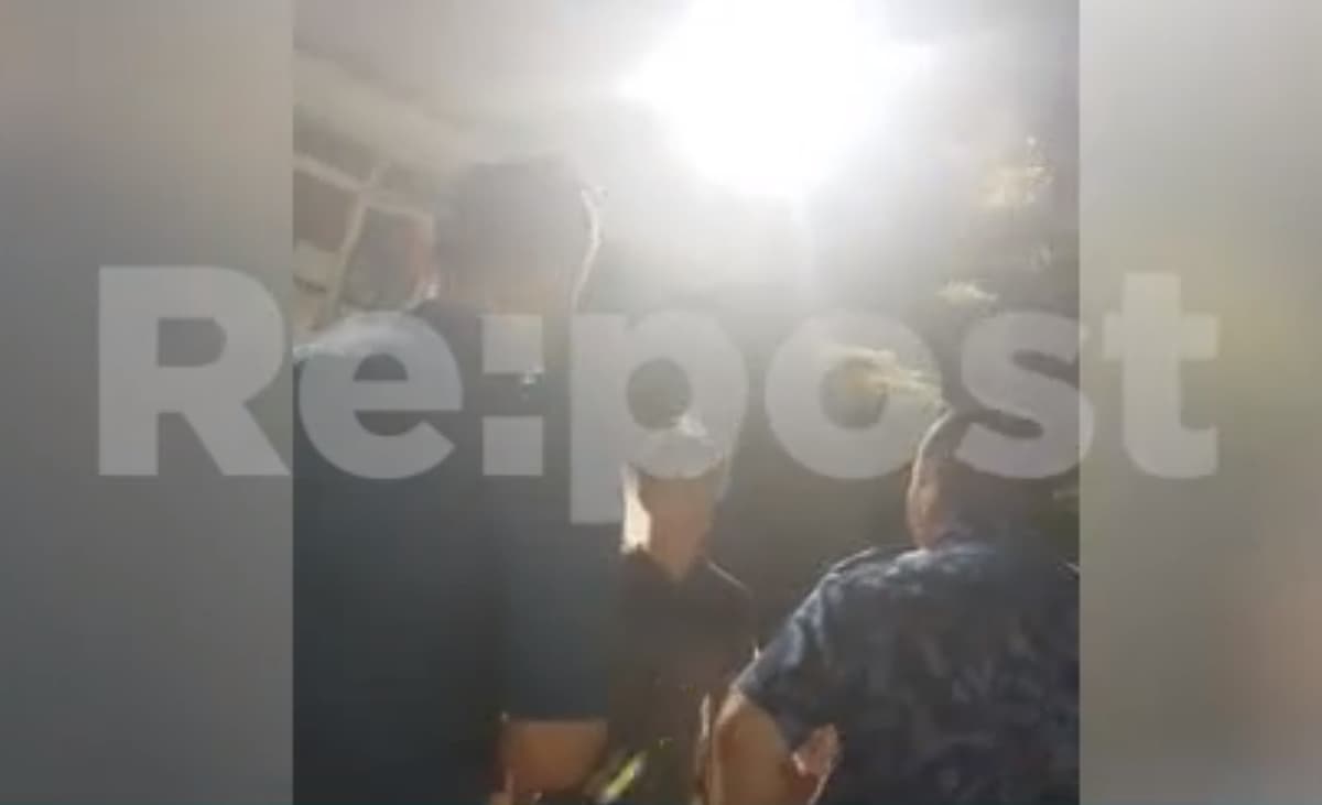 Andijon viloyatida IIB xodimi tunda ko‘chada yurgan o‘smirni haqorat qilib, unga qo‘l ko‘tardi (video)