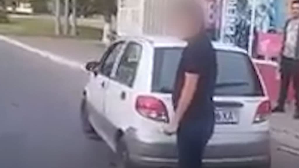 В сети появилось видео нападения на сотрудницу «Тошшахартрансхизмат»