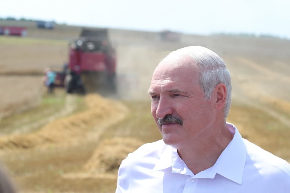 Lukashenko jiddiy kasalligi haqida tarqalgan xabarlar ustidan kuldi