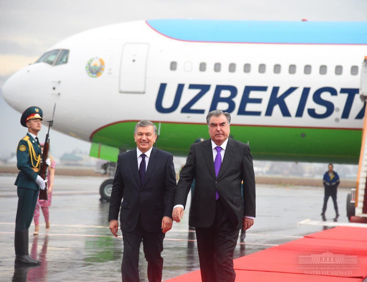 Shavkat Mirziyoyev Tojikistonga ilk davlat tashrifini boshladi