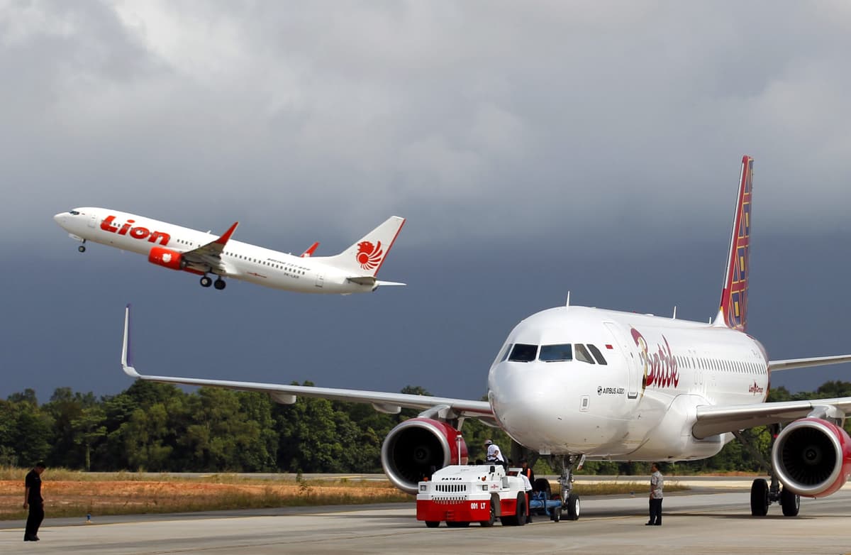 Jakartadan parvoz qilgan Boeing 737 yo‘lovchi samolyoti halokatga uchradi