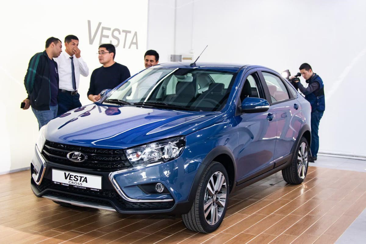 LADA Uzbekistan yangilangan Granta va Vesta Cross avtomobillarining taqdimotini o‘tkazdi